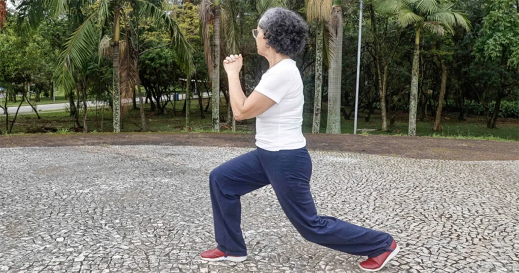 Veja como os exercícios com o peso do corpo combatem a fragilidade em idosos