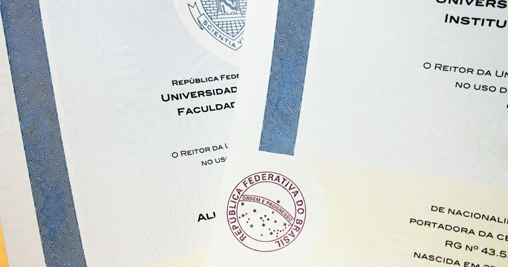 Diplomas de graduação da USP passam a ser emitidos apenas em formato digital