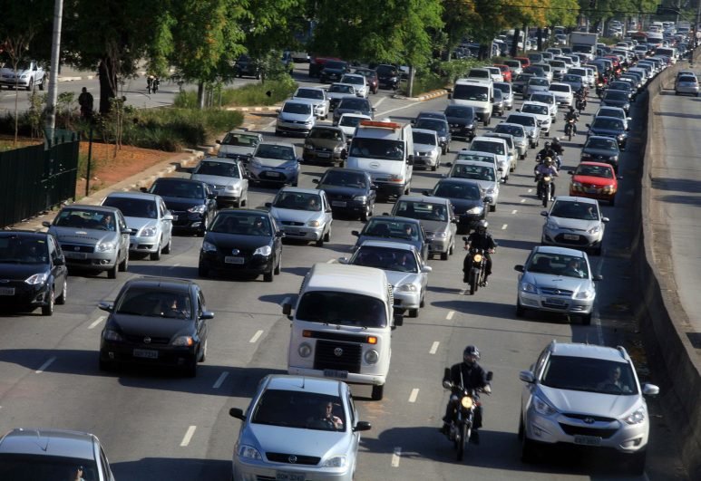 Rodovias concedidas de SP devem receber quase 20 mi de veículos neste feriado, indica ARTESP