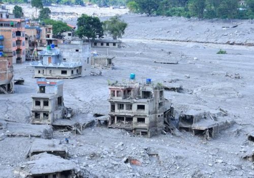 UNICEF/Laxmi Prasad Ngakhusi
                          O distrito de Nuwakot, no centro-norte do Nepal, ficou coberto de lama após devastadoras inundações repentinas