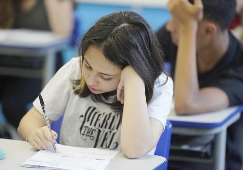 SP aplica Saresp para alunos do 9º ano nesta quarta (28) e quinta-feira (29); prova vale para seleção do Prontos pro Mundo e Aluno Monitor do BEEM