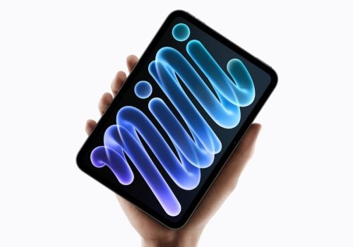 O iPad mini 2026 segue compacto e ficou ainda mais fácil de ser transportado. Foto:  Apple/Divulgação