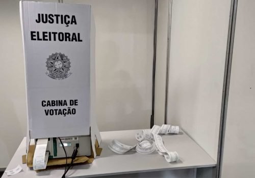 cabine-de-votao-da-urna-eletrnica-brasileira-1.jpg