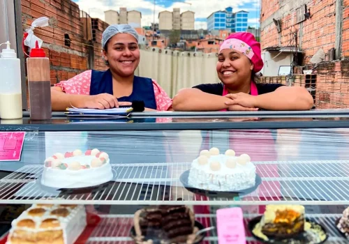 Da cozinha de casa ao próprio negócio: alunas do Fundo Social de SP encontram na qualificação profissional uma nova fonte de renda